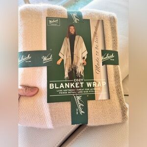 NWT Woolrich Cream Blanket Wrap with Fringe